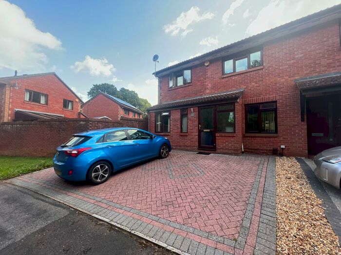 4 Bedroom Semi-Detached House To Rent In Ullswater Avenue, Southampton, SO18