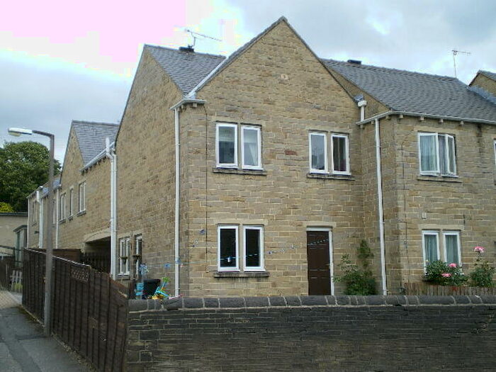 3 Bedroom Town House To Rent In Boothtown Road, Halifax, West Yorkshire, HX3