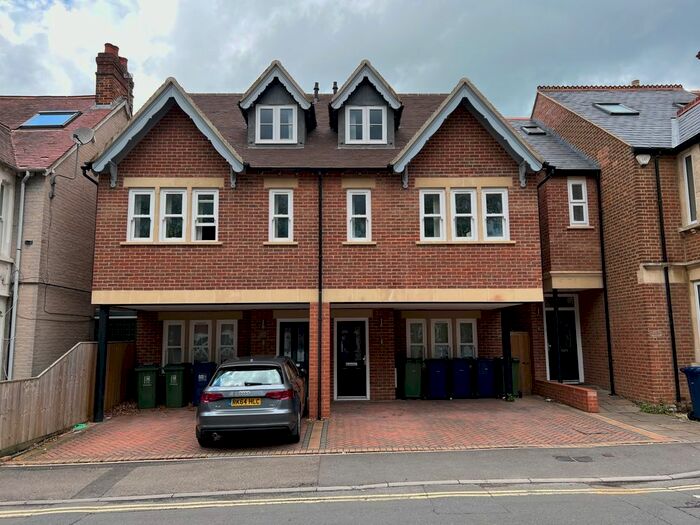 5 Bedroom Semi-Detached House To Rent In Divinity Road, Oxford, Oxfordshire, OX4