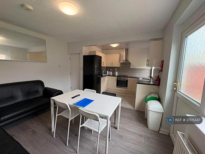 5 Bedroom Terraced House To Rent In Queensland Avenue, Coventry, CV5