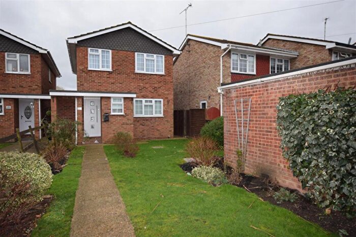 4 Bedroom Detached House To Rent In By The Lake Canvey Island, SS8