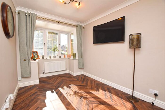 3 Bedroom Detached House For Sale In Silverton Grove, Middleton, Manchester, M24