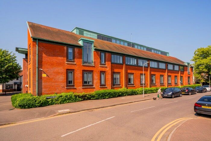 2 Bedroom Flat To Rent In Baring Road, Beaconsfield, HP9