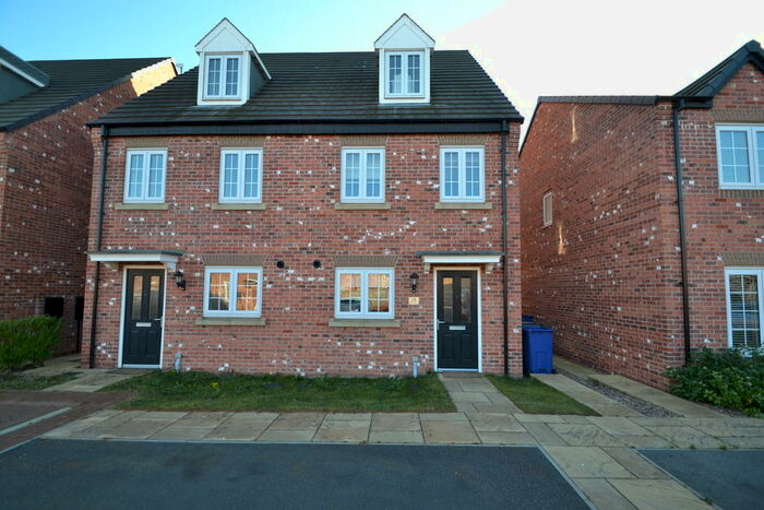3 Bedroom Town House To Rent In Fairlands Grove, Auckley, Doncaster, DN9
