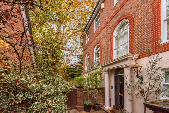 4 Bedroom Semi-Detached House To Rent In King George Square, Richmond, TW10