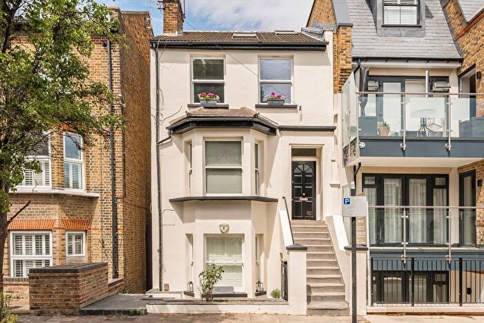 2 Bedroom Flat For Sale In Berrymede Road, Chiswick, W4