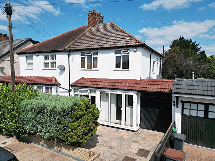 3 Bedroom Semi Detached House For Sale In Foxbury Road, Bromley, BR1