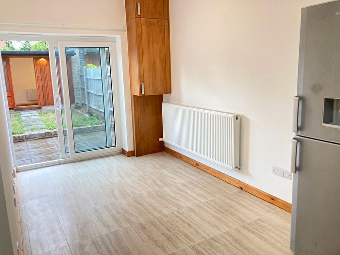 2 Bedroom Flat To Rent In Very Near Gunnersbury Gardens Area, Acton Town, W3