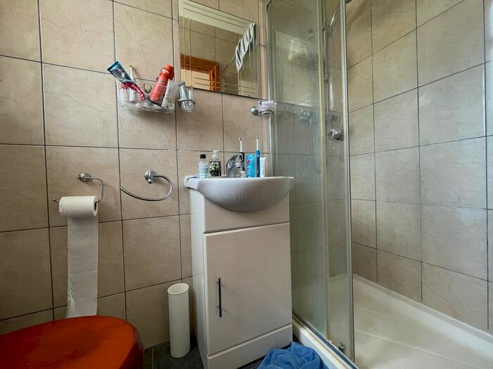 1 Bedroom Flat To Rent In Chiswick High Road, Chiswick, London, W4