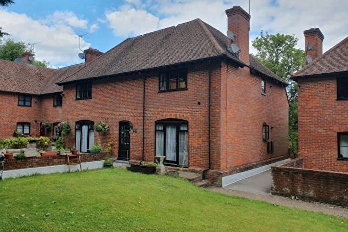 2 Bedroom Flat To Rent In Bassetsbury Lane, High Wycombe, HP11