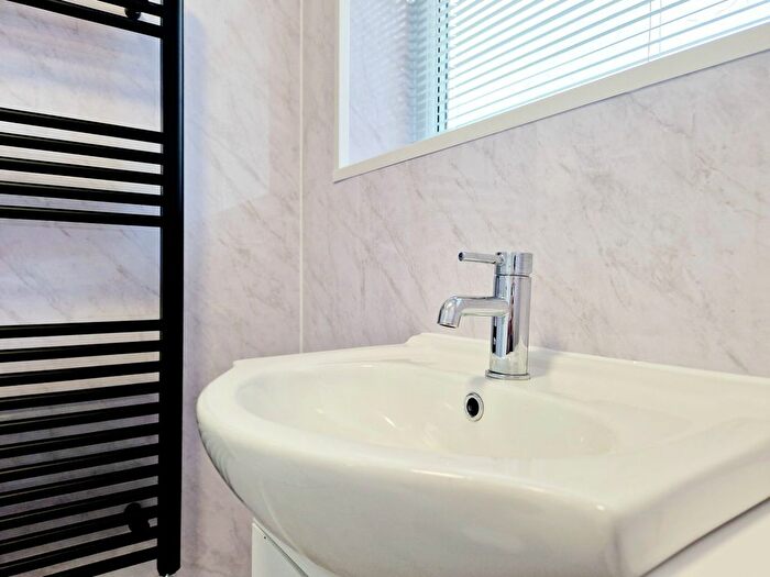 1 Bedroom Flat To Rent In Whittaker Lane, Prestwich, M25