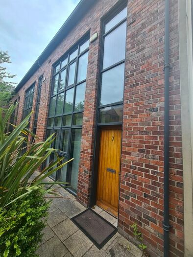 3 Bedroom Town House To Rent In Lime Square, Newcastle, NE1