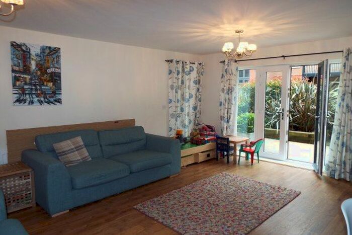 2 Bedroom Flat To Rent In Cannons Wharf, Tonbridge, TN9