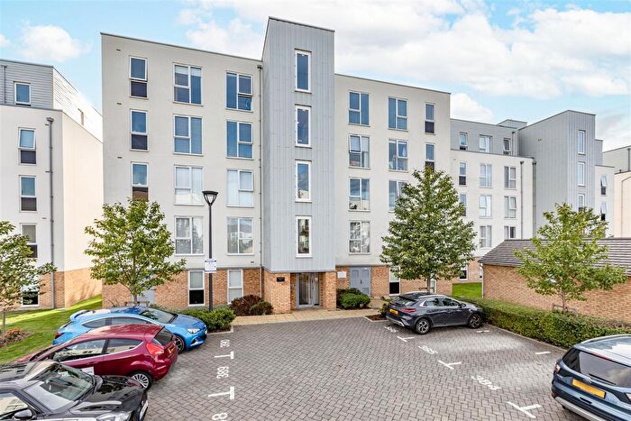 2 Bedroom Flat For Sale In Hawker Drive, Addlestone, KT15