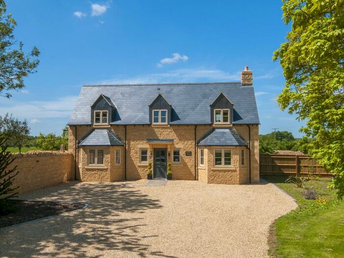 2 Bedroom House To Rent In Woodleys, Woodstock, OX20