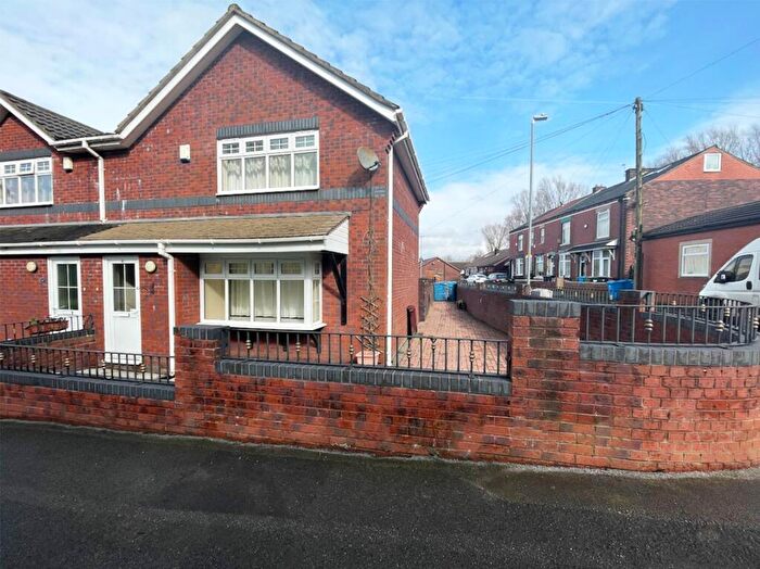 2 Bedroom Town House For Sale In Turf Lane, Royton, OL2