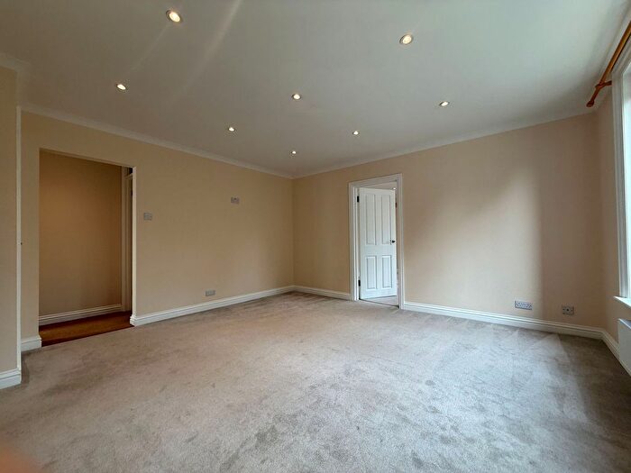 2 Bedroom Flat To Rent In Station Road, Heathfield, TN21
