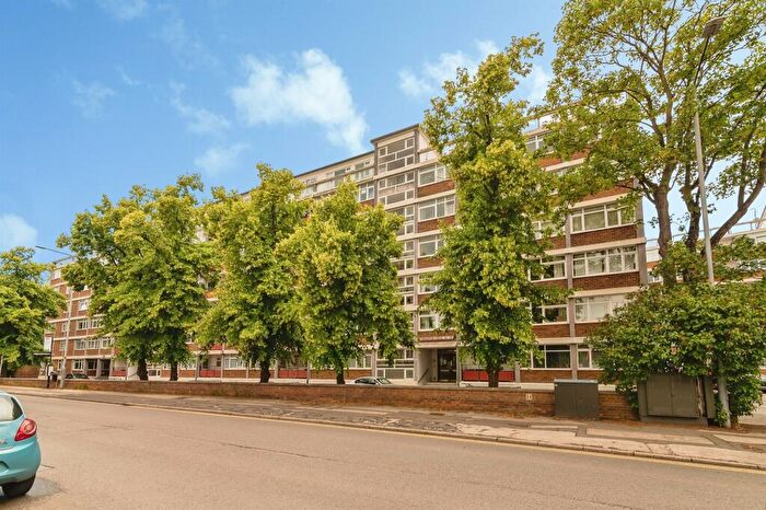 2 Bedroom Apartment For Sale In Rivermead, West Bridgford, Nottingham, NG2