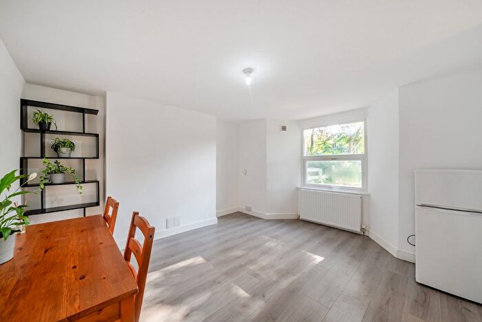 1 Bedroom Flat For Sale In Kingston Road, Wimbledon, London, SW19