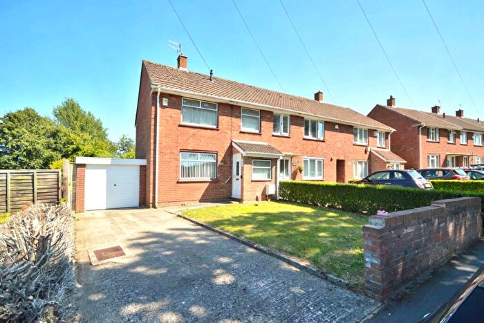 3 Bedroom End Of Terrace House For Sale In Molesworth Drive, Bristol, BS13