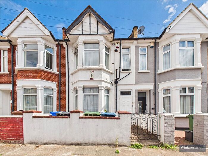 2 Bedroom Flat For Sale In Aberdeen Road, Harrow, Middlesex, HA3