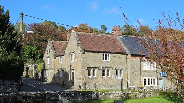 4 Bedroom Semi-Detached House For Sale In St. Johns Hill, Shaftesbury, Dorset, SP7