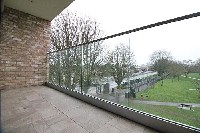 2 Bedroom Flat To Rent In Hewens Road, Uxbridge, UB10