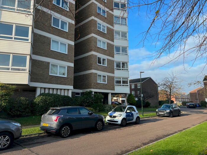 2 Bedroom Flat To Rent In Broom Park, Teddington, TW11