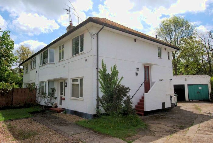 2 Bedroom Maisonette To Rent In Meadowcroft Close, Horley RH6