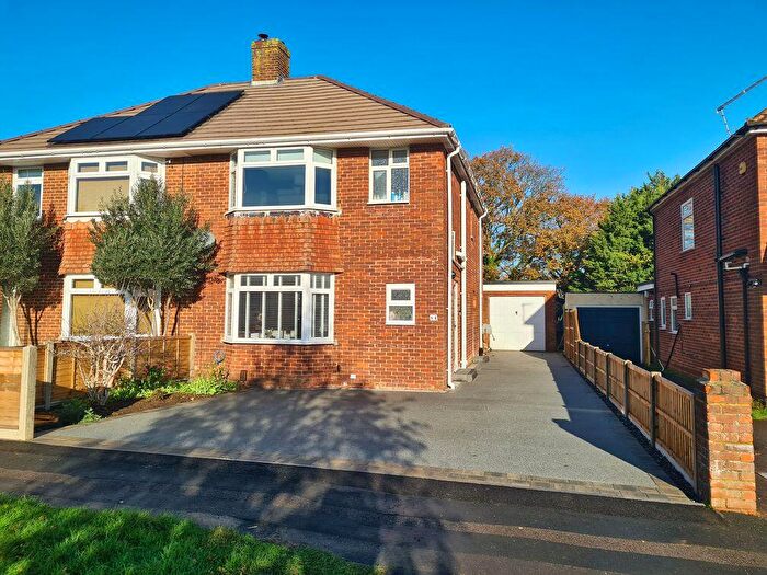 3 Bedroom Semi Detached House For Sale In Kinross Road, Rushington, SO40