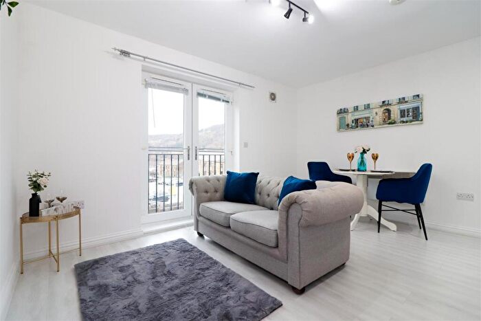 1 Bedroom Apartment To Rent In Wellington Point, Halifax, HX1