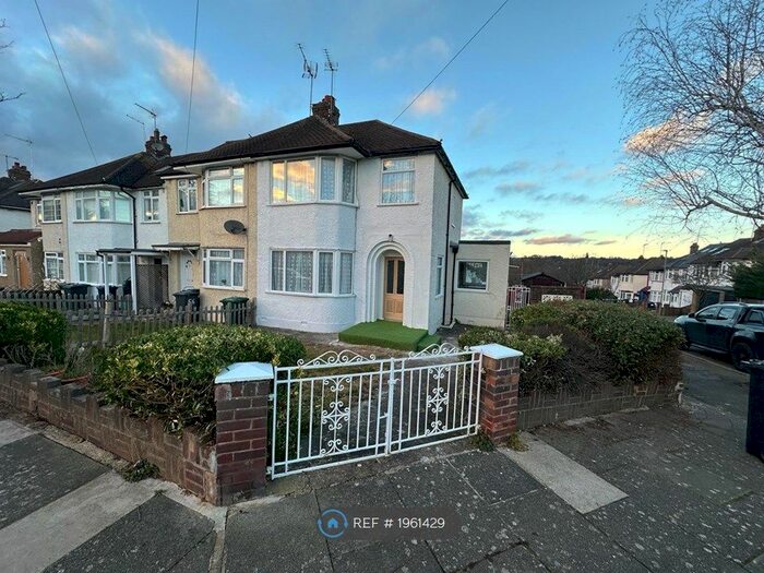 3 Bedroom End Of Terrace House To Rent In Barnet, Barnet, London, EN4