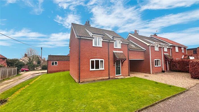 4 Bedroom Link Detached House For Sale In The Street, Bintree, Dereham, NR20