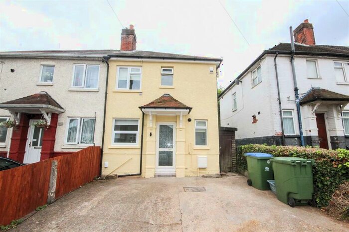 4 Bedroom Semi-Detached House To Rent In Bluebell Road, Southampton, SO16