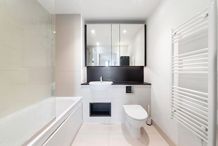 1 Bedroom Flat For Sale In Kingfisher Heights, London, E16