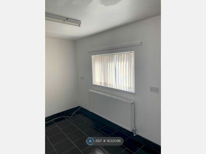 3 Bedroom Flat To Rent In Bridge Street, Ebbw Vale, NP23