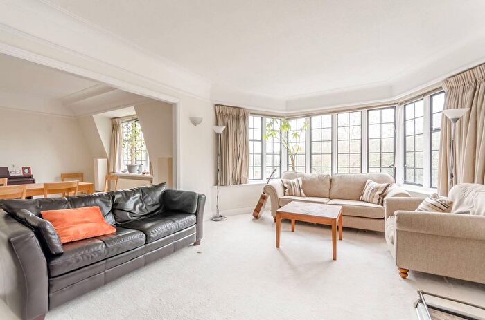 4 Bedroom Flat To Rent In Manor Fields, Putney, London, SW15