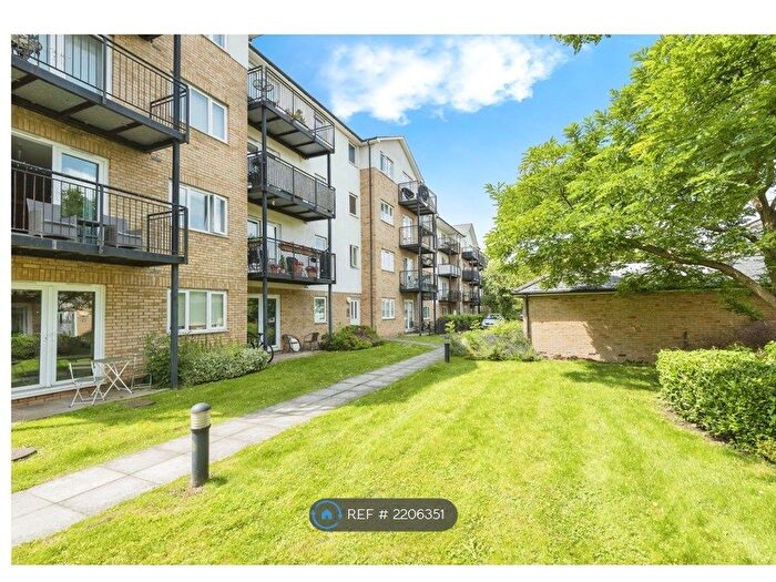 2 Bedroom Flat To Rent In Sharps Court, Hitchin, SG4