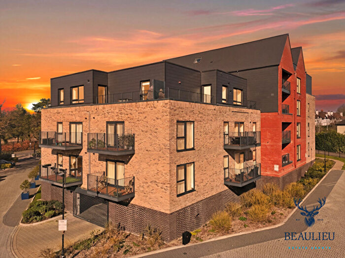 2 Bedroom Apartment For Sale In London Road, Brentwood, CM14