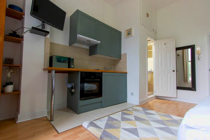 Studio To Rent In West Cromwell Road, London, SW5