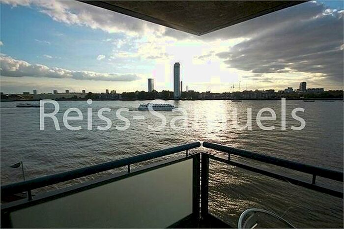 2 Bedroom Apartment To Rent In Nova Building, Newton Place, Canary Wharf London, E14