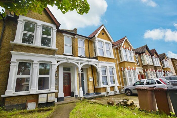 2 Bedroom Flat To Rent In Vicarage Road, Leyton, E10