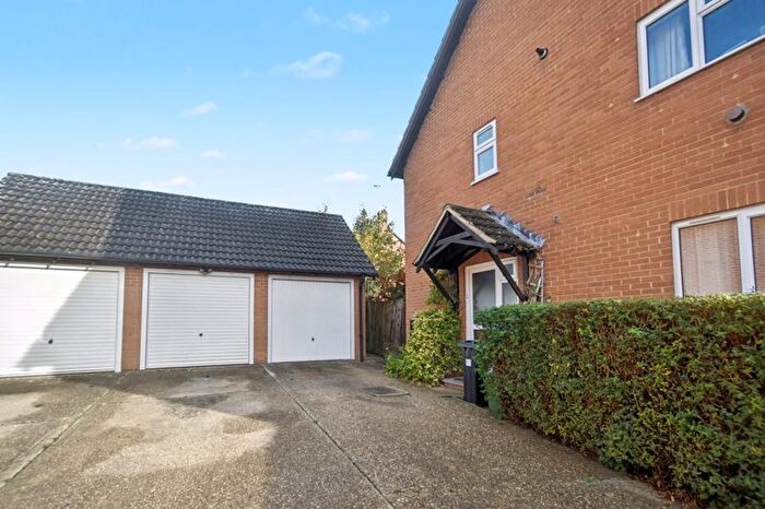 1 Bedroom Semi Detached House To Rent In Dewpond Walk, Basingstoke, RG24