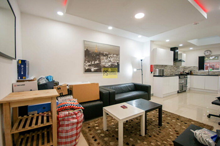 7 Bedroom Semi-Detached House To Rent In Rookery Road, Selly Oak, Birmingham, B29