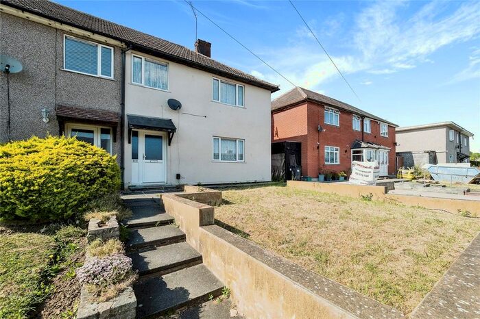 3 Bedroom Property To Rent In Brocket Way, Chigwell, IG7