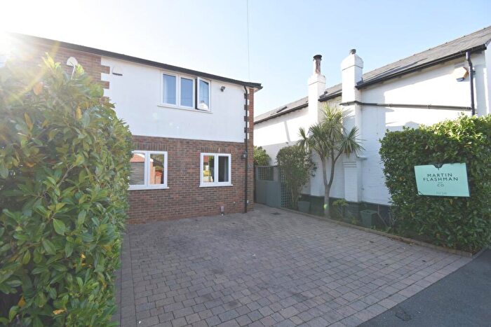 3 Bedroom Semi-Detached House For Sale In Beecot Lane, Walton-on-Thames, KT12