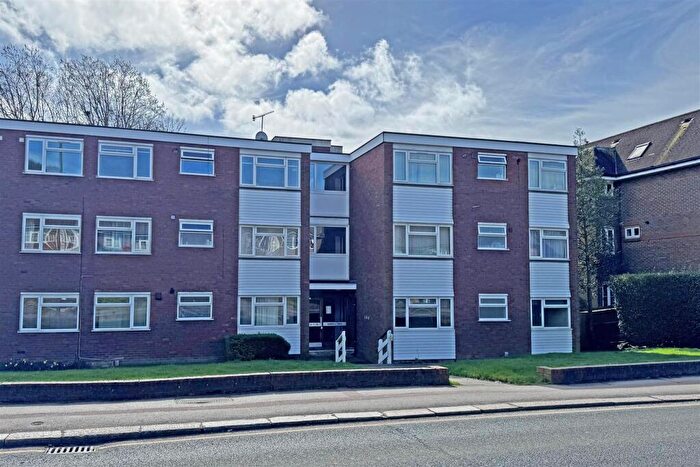 2 Bedroom Flat For Sale In Station Road, Redhill, RH1
