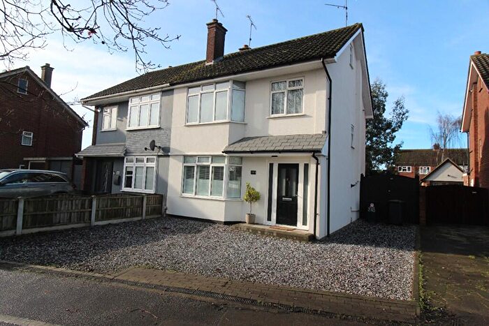 3 Bedroom Semi-Detached House For Sale In Ashingdon Road, Rochford, Essex, SS4