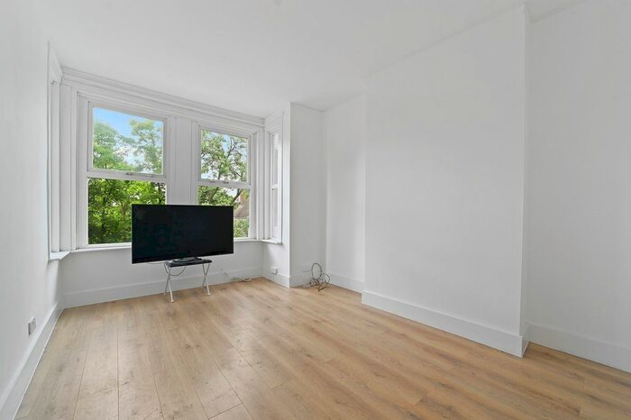 2 Bedroom Flat To Rent In Beaconsfield Road, London, N11