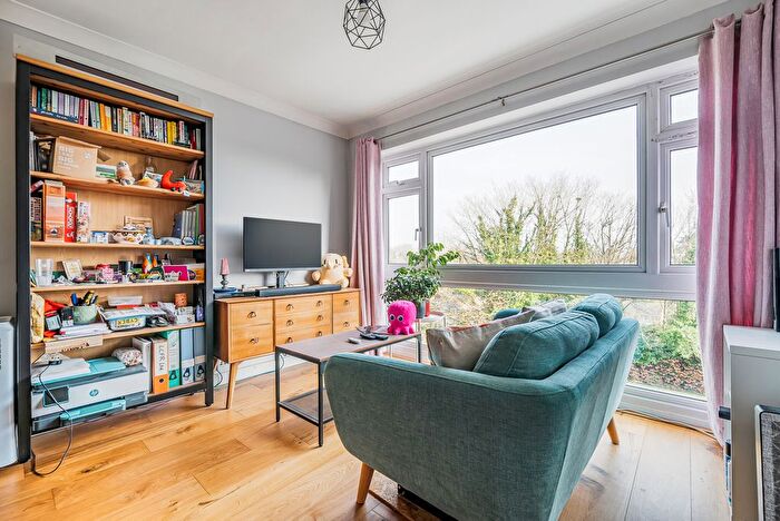 1 Bedroom Flat For Sale In Southcote Road, Reading, Berkshire, RG30